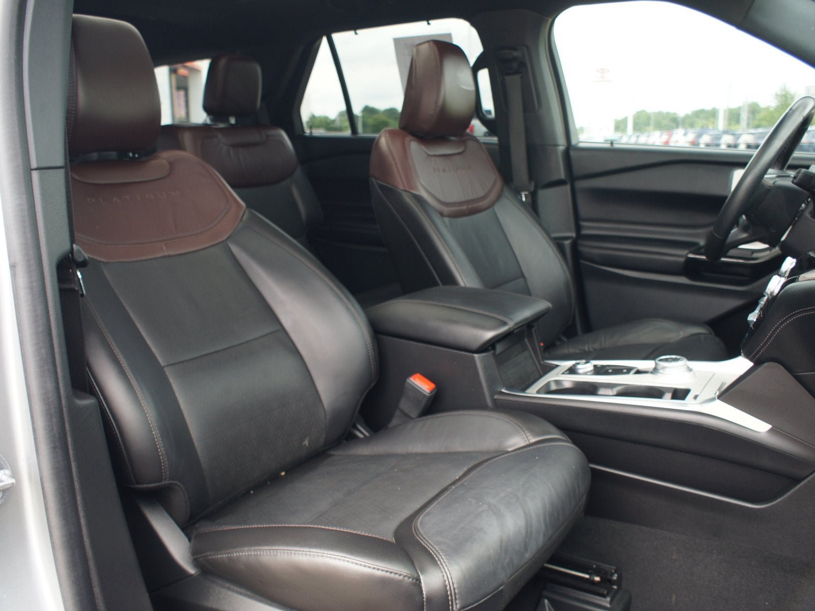 Used 2022 Ford Explorer Platinum w/ Equipment Group 601A AWD/4WD image 25
