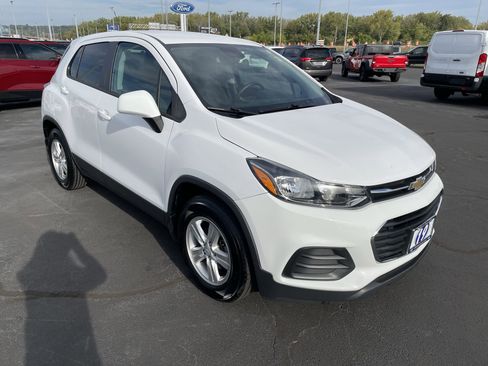 Used 2019 Chevrolet Trax LS w/ Tint and Cruise Package image 9