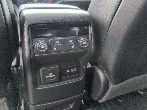 Used 2022 GMC Acadia SLT w/ Elevation Edition image 27