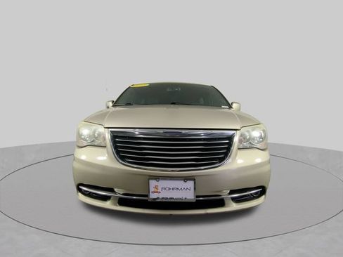 Used 2013 Chrysler Town & Country Touring FWD image 42