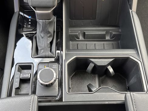 Used 2024 Toyota Tundra Limited image 33