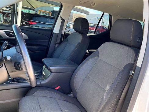 Used 2021 Chevrolet Traverse LT image 9