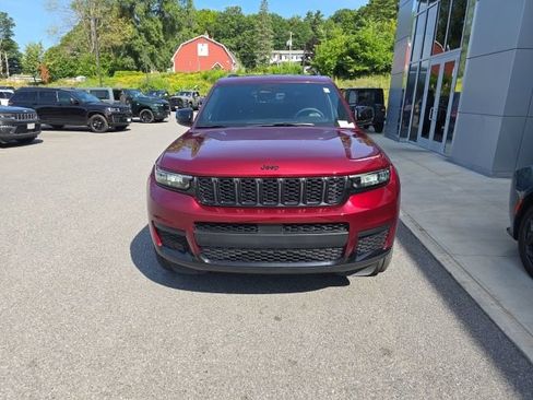 Used 2025 Jeep Grand Cherokee L Laredo AWD/4WD image 2