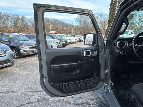 Used 2020 Jeep Wrangler Sport image 24