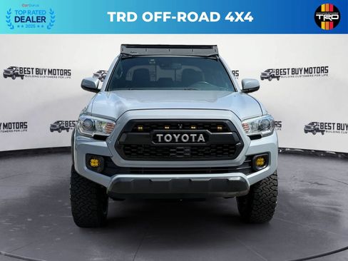 Used 2020 Toyota Tacoma TRD Off-Road w/ TRD Premium Off Road Package AWD/4WD image 2