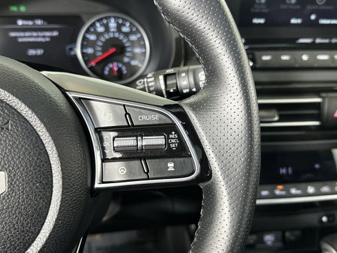 Certified 2023 Kia Seltos SX w/ SX Sunroof Package image 31