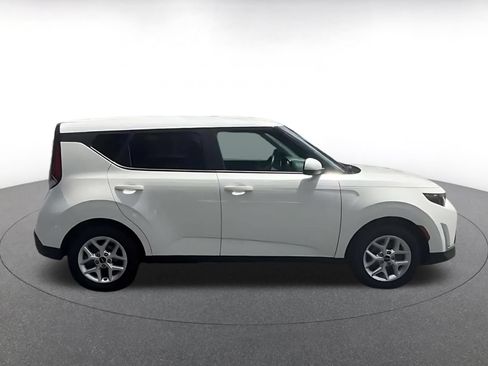 Used 2025 Kia Soul LX w/ LX Technology Package FWD image 16