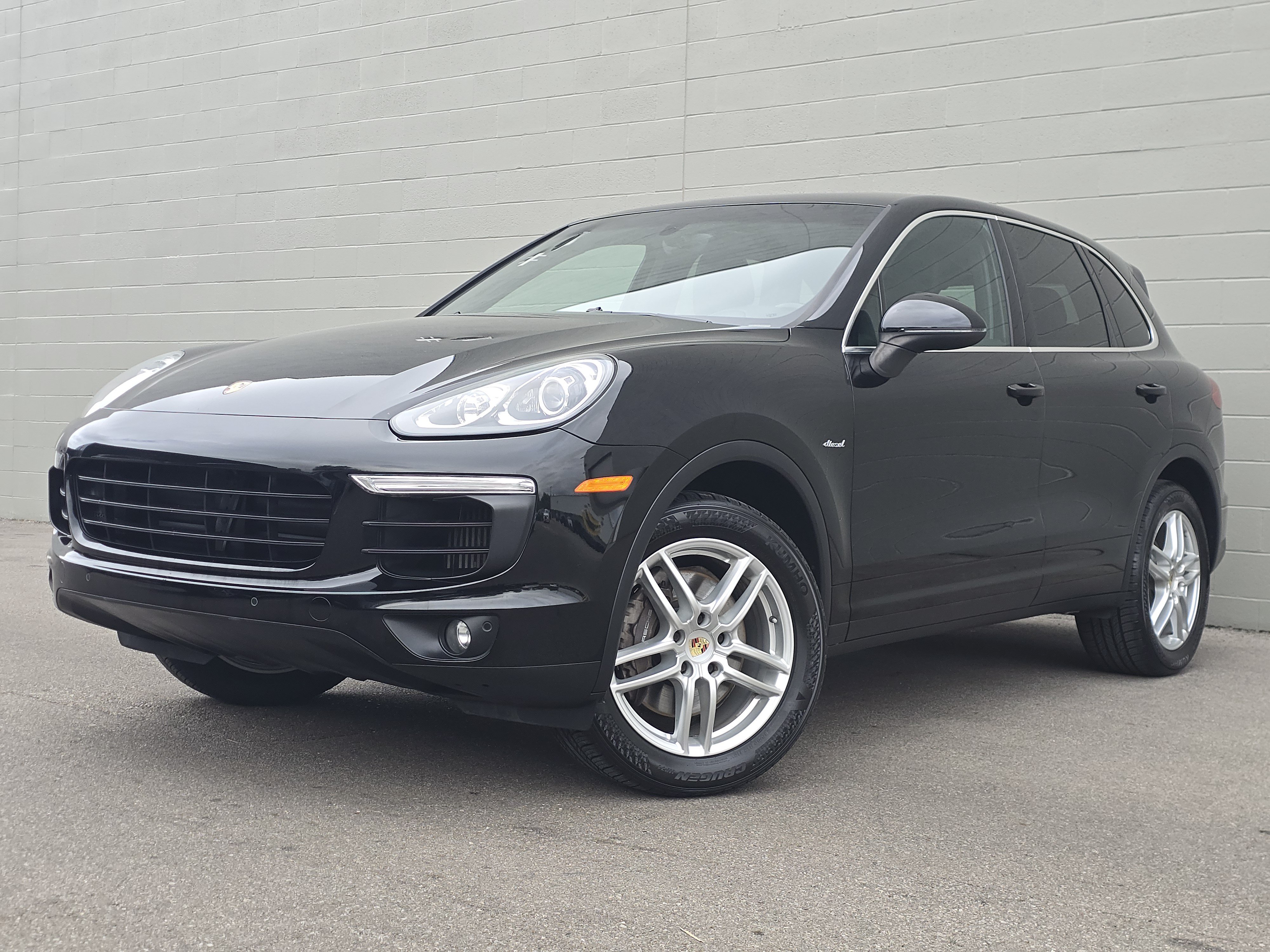 Used 2016 Porsche Cayenne Diesel AWD/4WD image 1