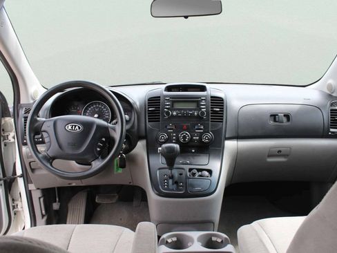 Used 2008 Kia Sedona w/ Convenience Pkg FWD image 9