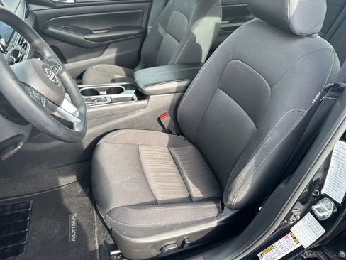 Used 2024 Nissan Altima 2.5 SV image 10