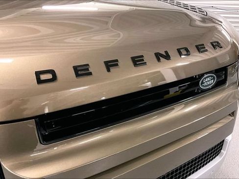 Certified 2025 Land Rover Defender 110 S AWD/4WD image 31