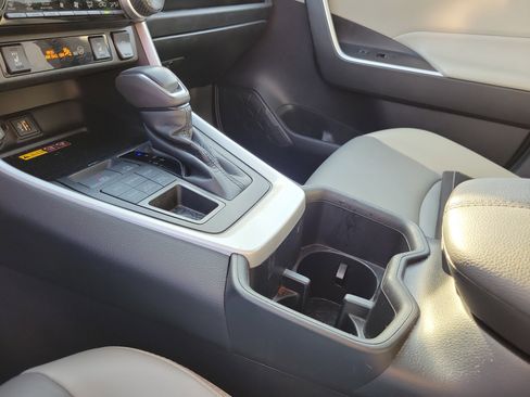 Used 2023 Toyota RAV4 XLE Premium image 30