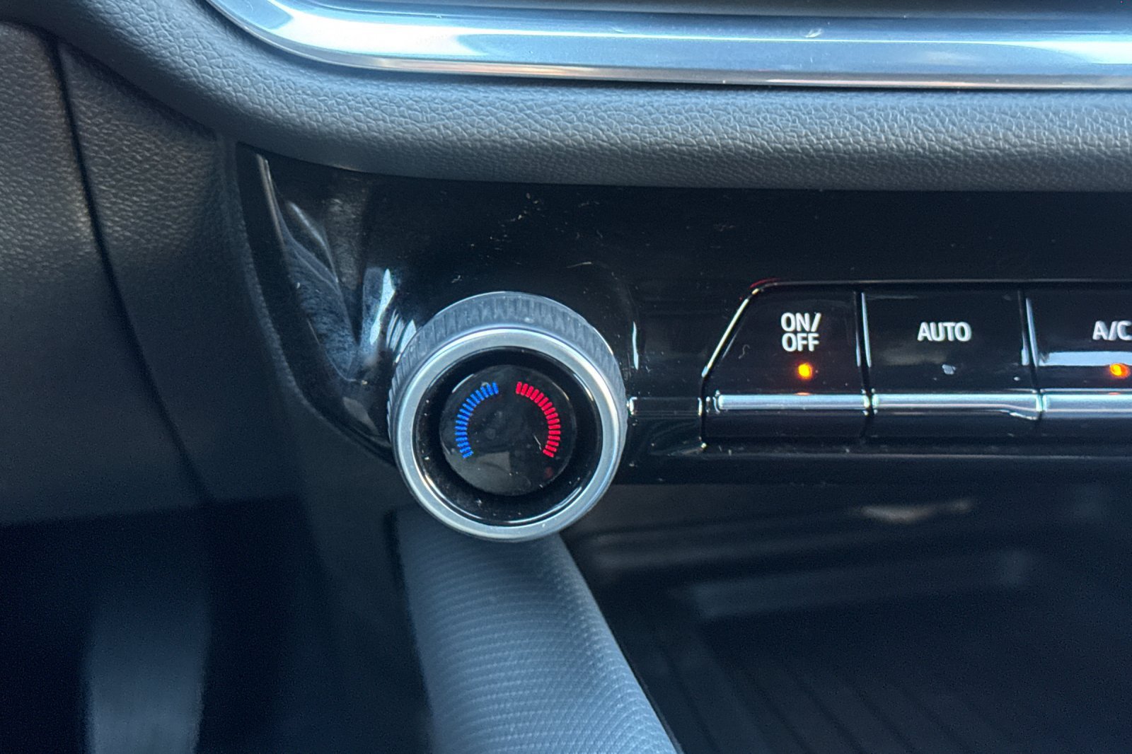 Used 2024 Chevrolet Equinox EV LT FWD image 28