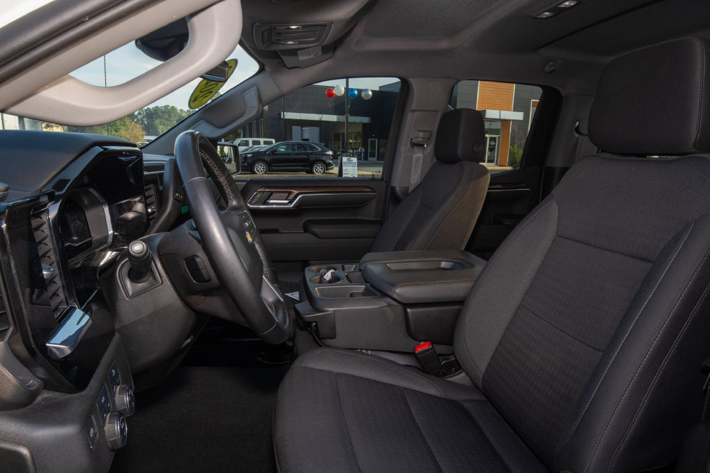 Used 2023 Chevrolet Silverado 1500 LT AWD/4WD image 11