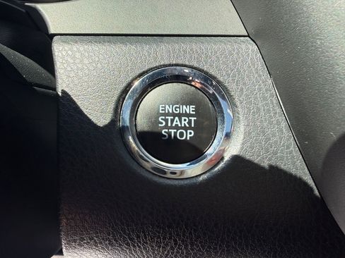 Used 2022 Toyota Camry SE w/ Cold Weather Package FWD image 18