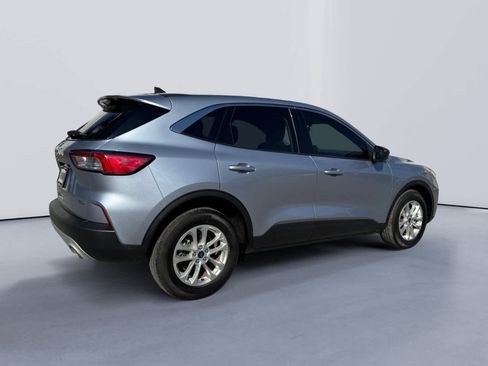 Used 2022 Ford Escape SE image 3