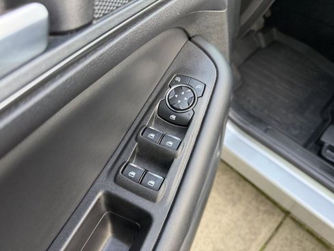 Used 2024 Ford Edge SE image 13