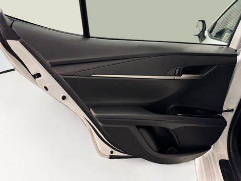 Used 2025 Toyota Camry SE image 27