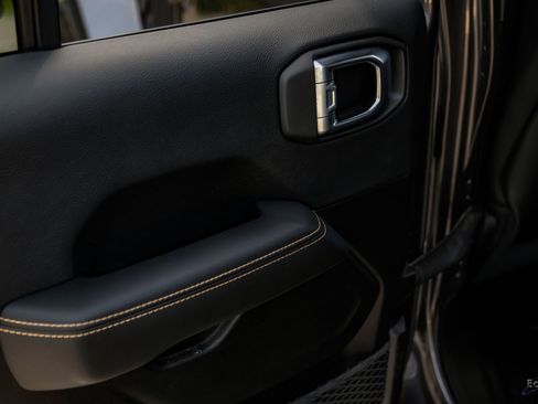 Used 2024 Jeep Gladiator Sport image 76