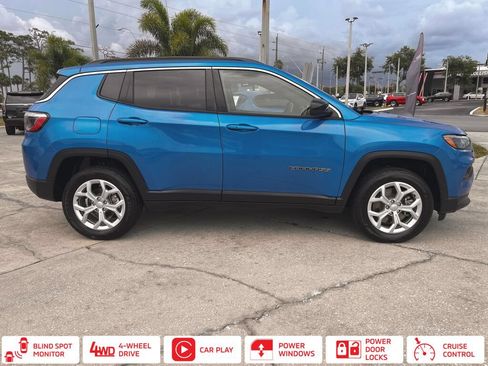 Used 2024 Jeep Compass Latitude AWD/4WD image 2