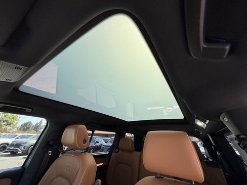 New 2025 Volkswagen ID. Buzz Pro S image 15