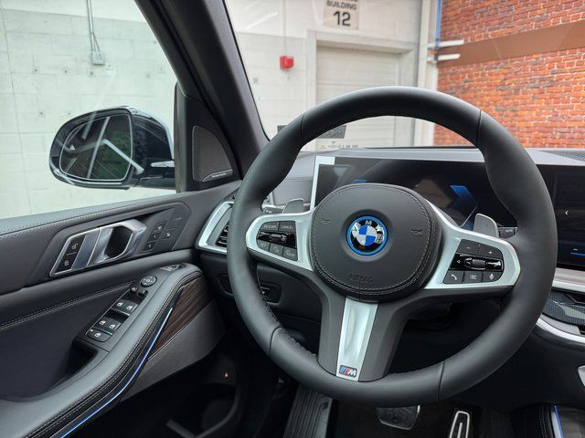 Used 2026 BMW X5 xDrive50e w/ M Sport Package AWD/4WD image 13