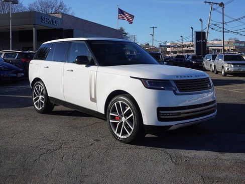 Used 2025 Land Rover Range Rover SE AWD/4WD image 2