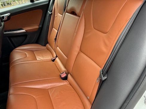 Used 2015 Volvo V60 T5 Platinum image 12