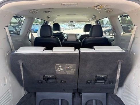 Used 2021 Kia Sedona EX FWD image 18