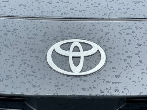 Used 2025 Toyota Camry SE FWD image 8