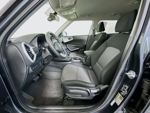 Used 2025 Kia Soul LX w/ LX Technology Package image 13