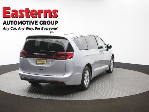 Used 2024 Chrysler Pacifica Touring-L FWD image 41