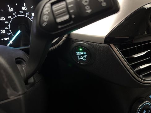 Used 2020 Ford Escape SE image 26