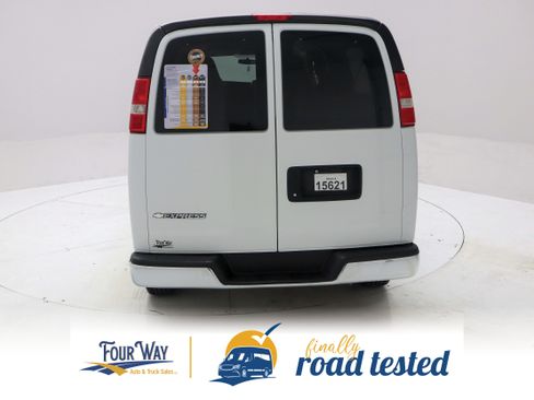 Used 2017 Chevrolet Express 3500 LT w/ LT Preferred Equipment Group RWD image 5