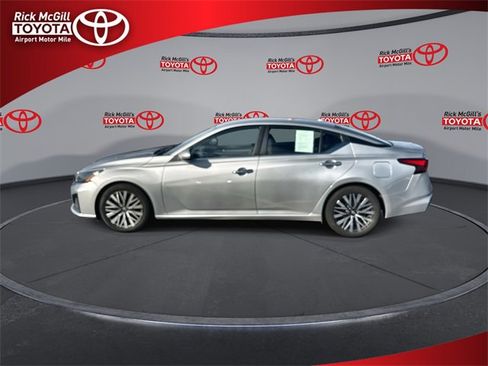 Used 2023 Nissan Altima 2.5 SV image 5