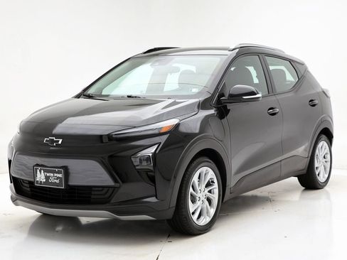 Used 2023 Chevrolet Bolt EUV LT w/ Comfort Package image 2