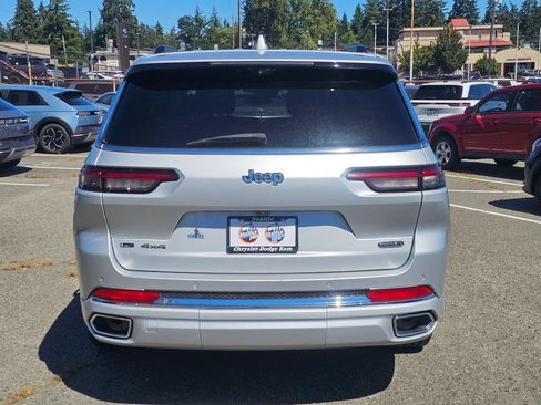 Used 2022 Jeep Grand Cherokee L Overland w/ Advanced Protech Group III AWD/4WD image 7