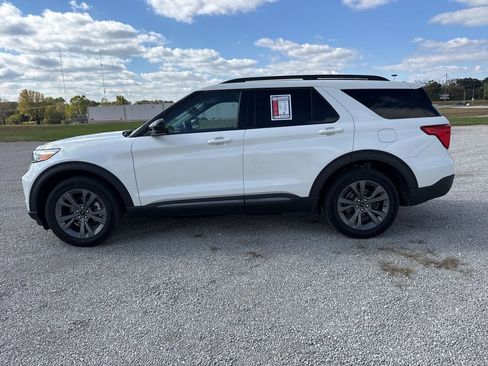 Used 2023 Ford Explorer XLT w/ Equipment Group 202A AWD/4WD image 2