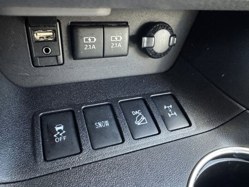 Certified 2018 Toyota Highlander XLE image 28