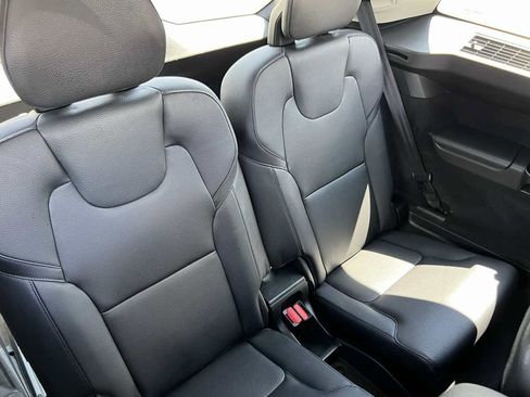 Used 2016 Volvo XC90 T6 Momentum w/ Momentum Plus Package image 17