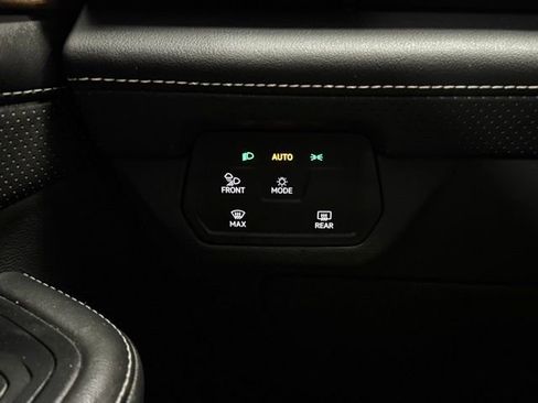 Used 2025 Volkswagen Atlas SE image 29