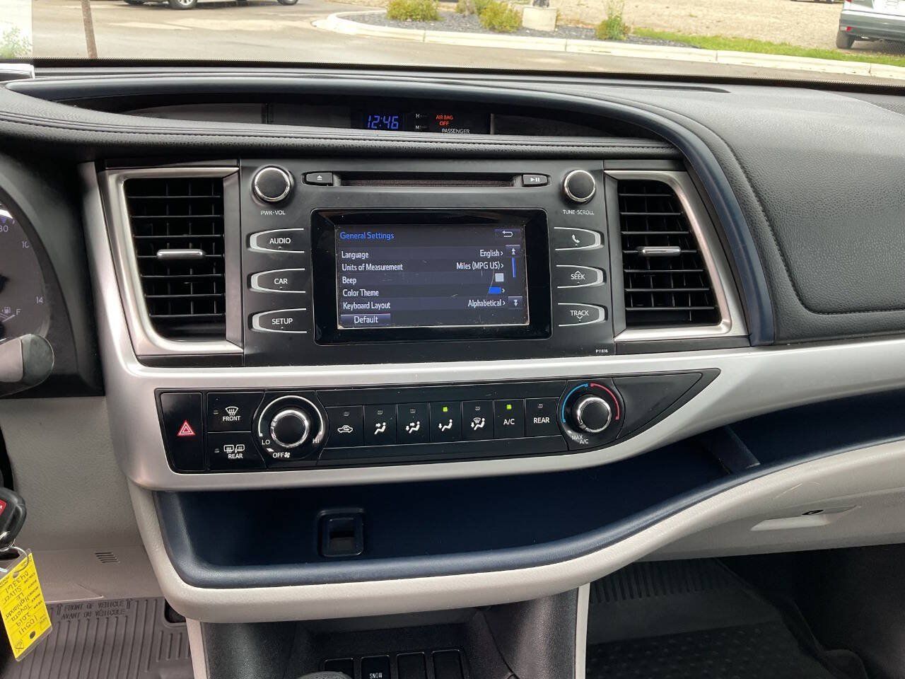 Used 2019 Toyota Highlander LE FWD image 23