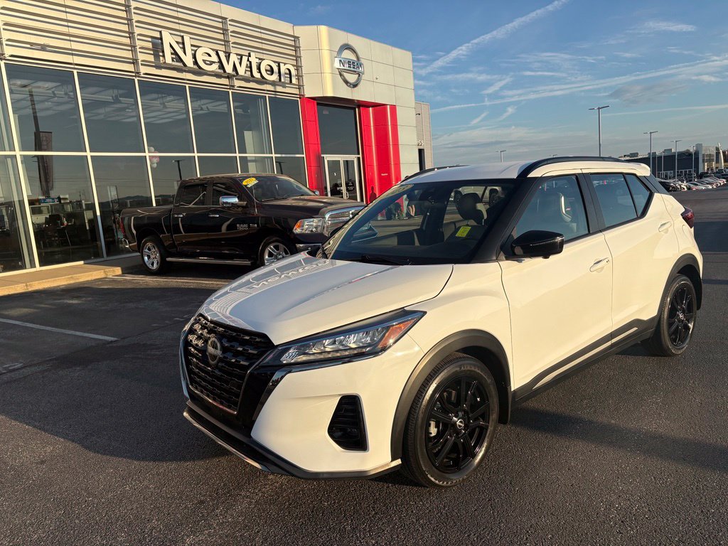 Used 2023 Nissan Kicks SR w/ SR Premium Package FWD image 11