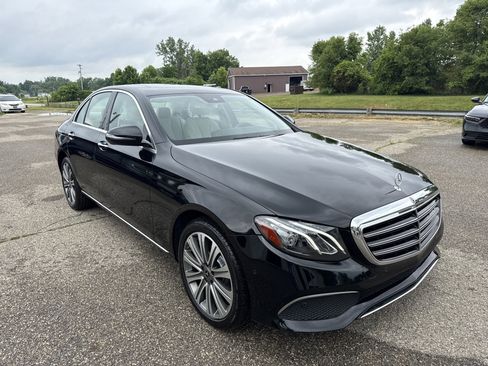 Used 2018 Mercedes-Benz E 300 4MATIC w/ Premium 1 Package image 2