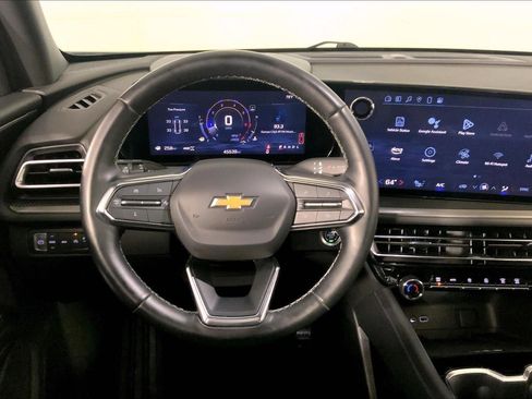 Used 2024 Chevrolet Traverse LT AWD/4WD image 5