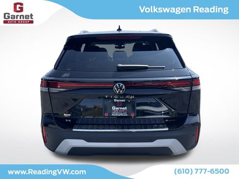 New 2025 Volkswagen Tiguan SE image 4