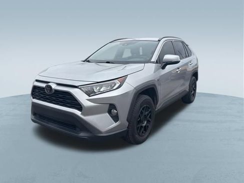 Used 2020 Toyota RAV4 XLE image 3