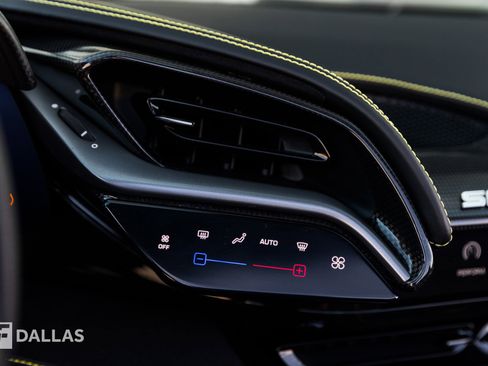 Used 2025 Ferrari SF90 Spider image 32