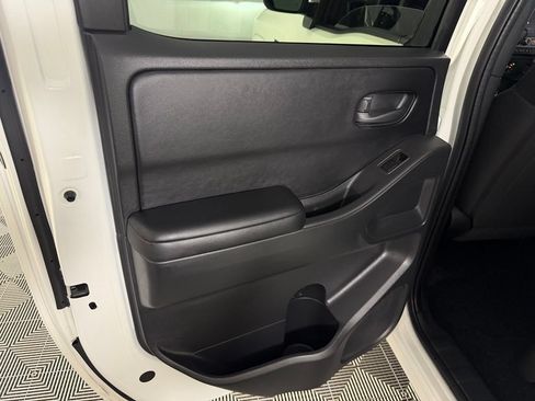 Used 2026 Nissan Frontier SV w/ SV Convenience Package RWD image 27