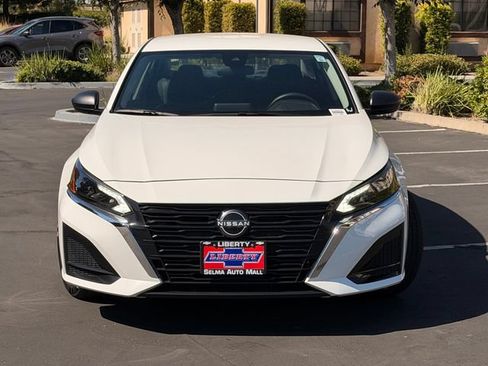 Used 2025 Nissan Altima 2.5 SV FWD image 3